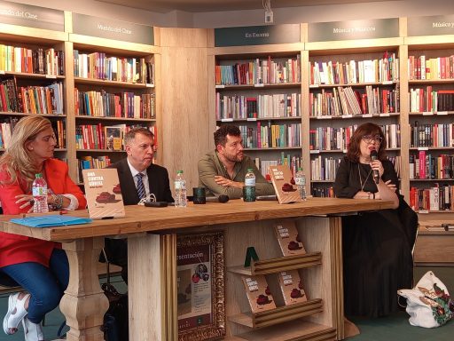 Presentan el libro Joaquim Bosch, Ana Garrido y Mercedes Castro