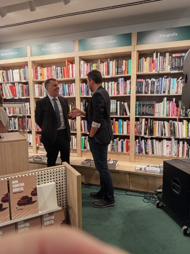 Joaquim Bosch y Javier Ruiz, presentador de TVE